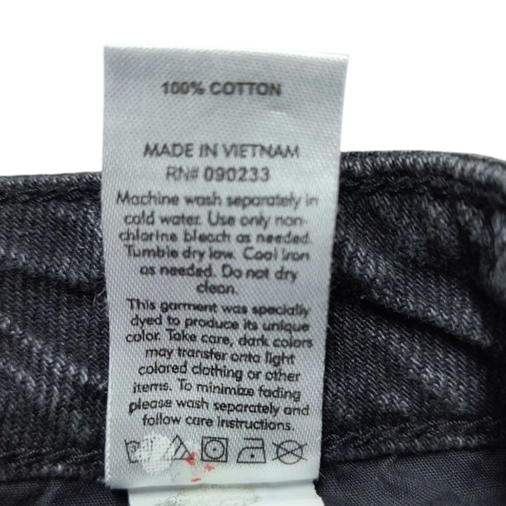 PacSun Black High-Rise Mom Jean Shorts Size 26